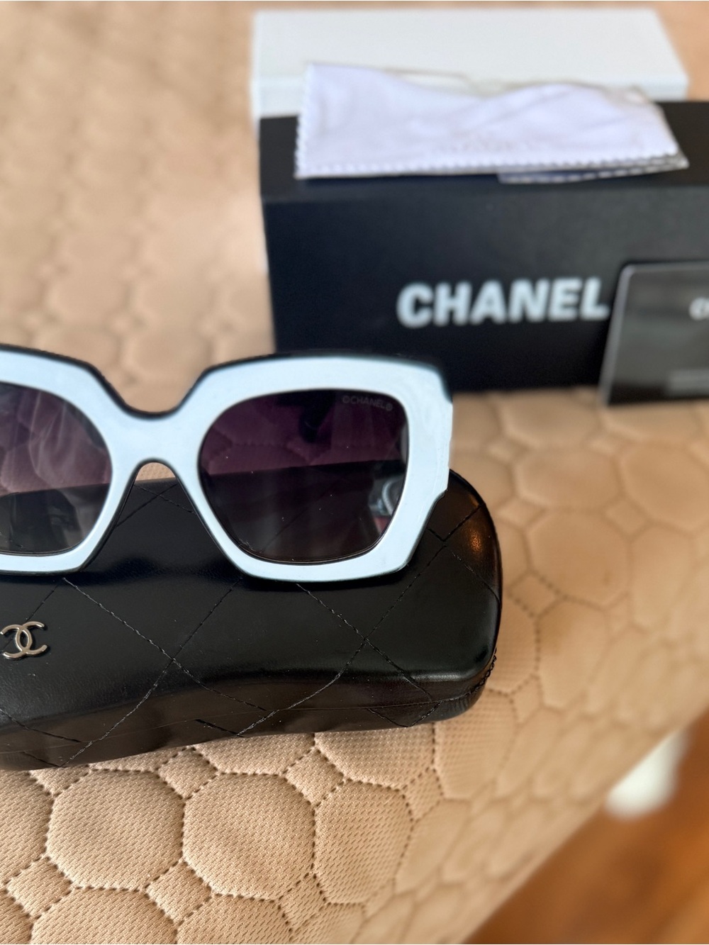 CHANEL GUC Two-Tone
Oversized Square Sunnies
White/Black signature C
*Call outs - Picture 5 of 10